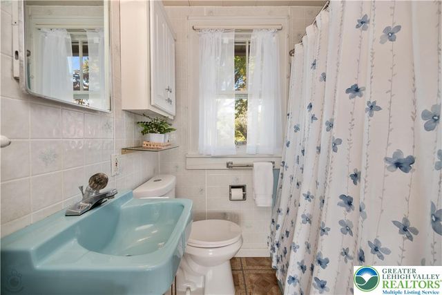 2730 Farmersville Road, Bethlehem City, PA 18020