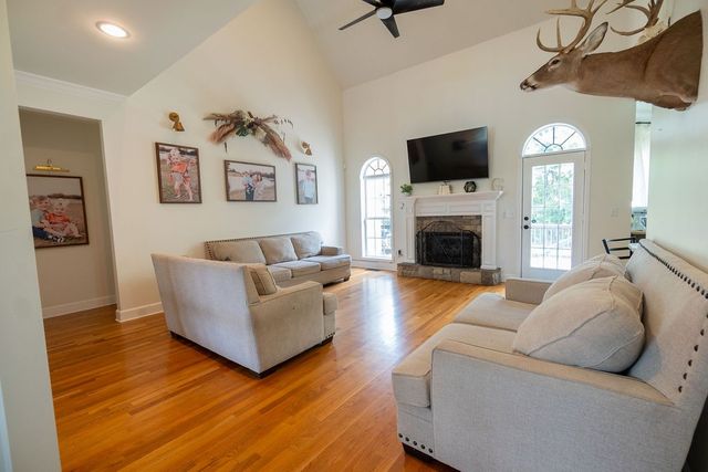 320 Creekside Dr, Lewisburg, TN 37091
