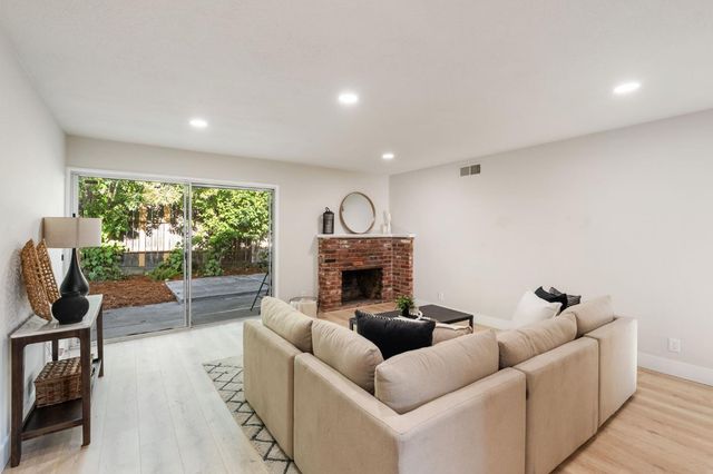 5875 Woodleigh Dr, Carmichael, CA 95608