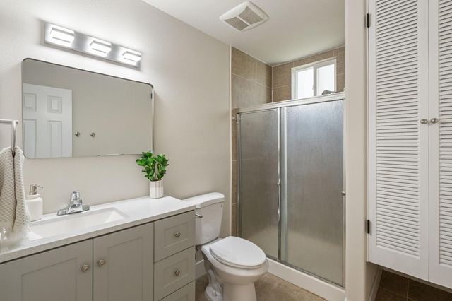 5875 Woodleigh Dr, Carmichael, CA 95608