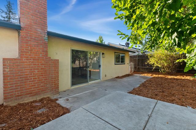 5875 Woodleigh Dr, Carmichael, CA 95608