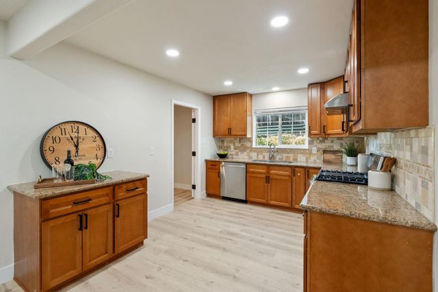 5875 Woodleigh Dr, Carmichael, CA 95608