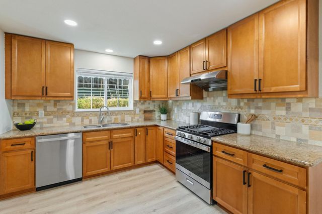 5875 Woodleigh Dr, Carmichael, CA 95608