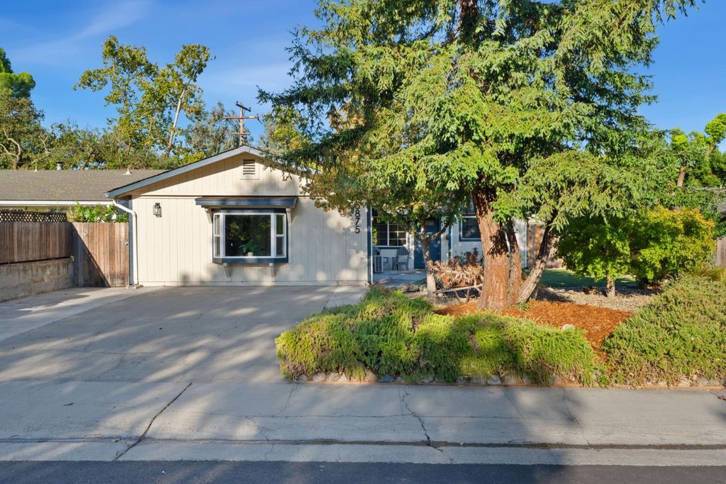 5875 Woodleigh Dr, Carmichael, CA 95608