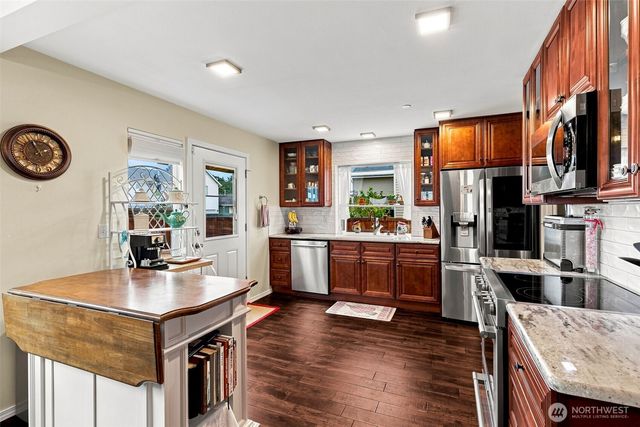 1825 Johnson Avenue, Dupont, WA 98327