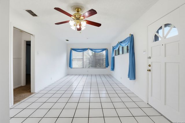 271 WAYSIDE DR, San Antonio, TX 78213