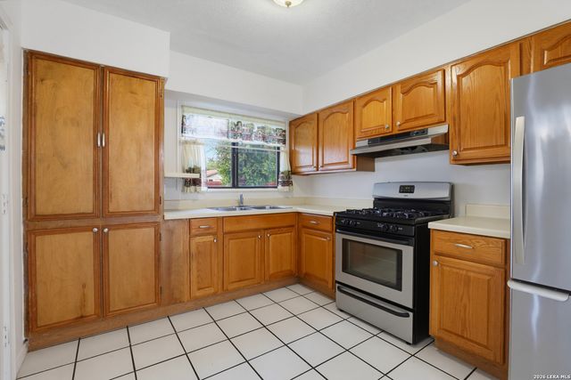 271 WAYSIDE DR, San Antonio, TX 78213