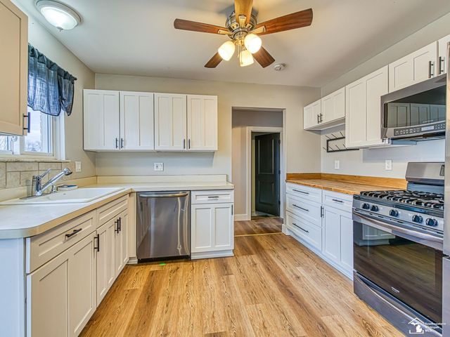 18153 Doncaster Court, Brownstown, MI 48193