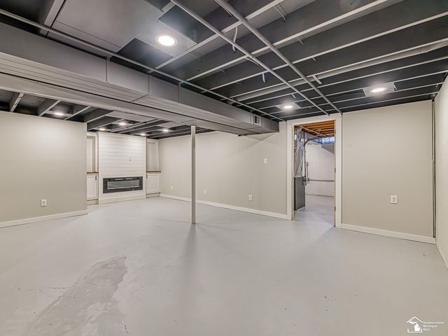 18153 Doncaster Court, Brownstown, MI 48193