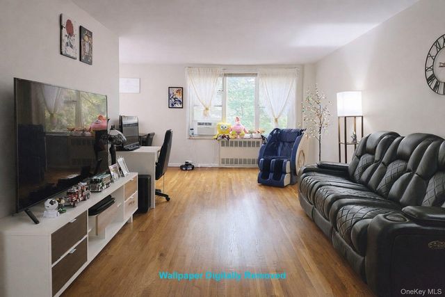 209-20 18th Ave 5E, Bayside, NY 11360