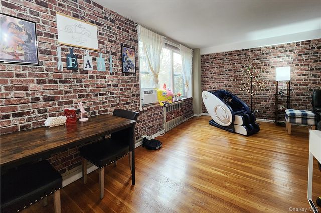 209-20 18th Ave 5E, Bayside, NY 11360