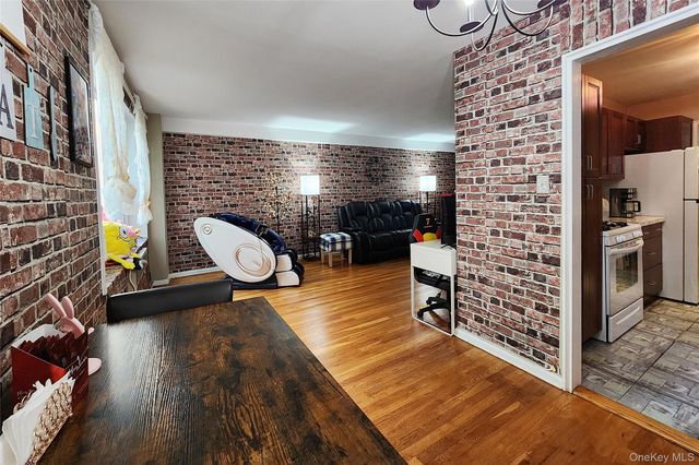 209-20 18th Ave 5E, Bayside, NY 11360