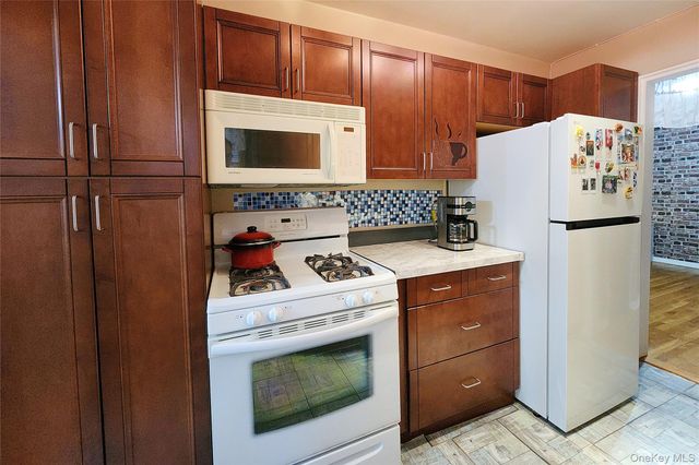 209-20 18th Ave 5E, Bayside, NY 11360