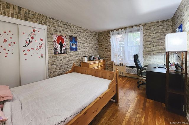 209-20 18th Ave 5E, Bayside, NY 11360