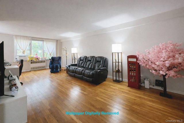 209-20 18th Ave 5E, Bayside, NY 11360