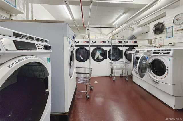 209-20 18th Ave 5E, Bayside, NY 11360