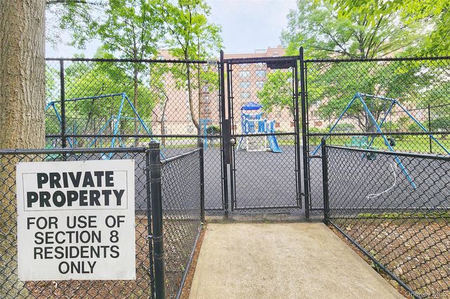 209-20 18th Ave 5E, Bayside, NY 11360