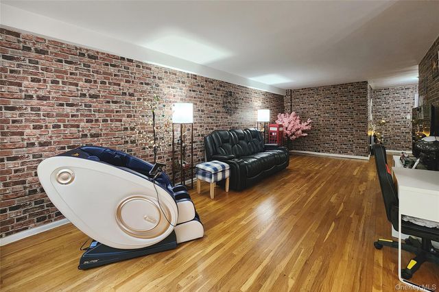 209-20 18th Ave 5E, Bayside, NY 11360