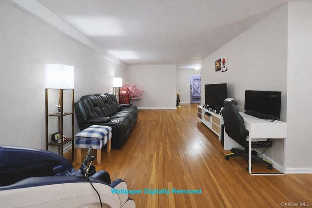 209-20 18th Ave 5E, Bayside, NY 11360