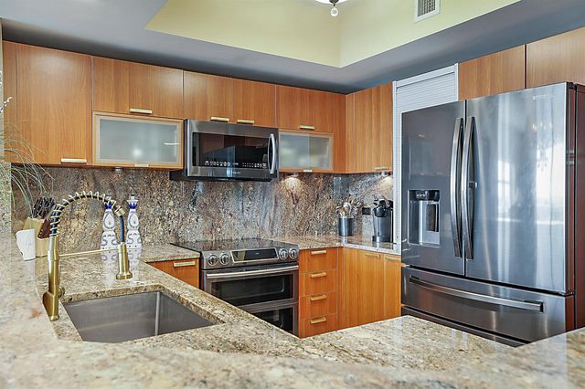 2640 Lake Shore Drive 1416, Riviera Beach, FL 33404