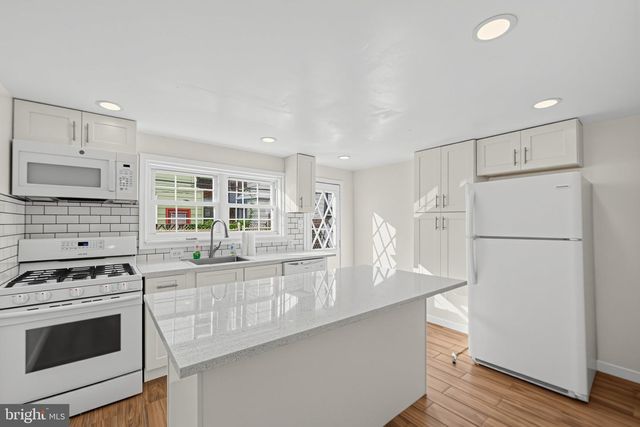 842 ALMOND ST, Philadelphia, PA 19125