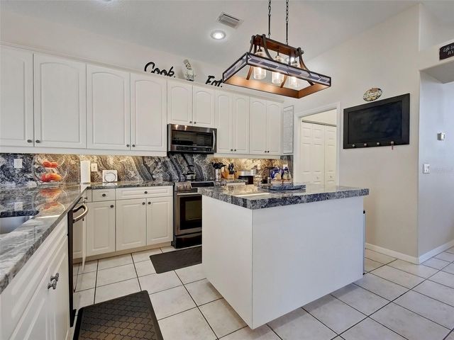 311 WILD PINE WAY, Venice, FL 34292
