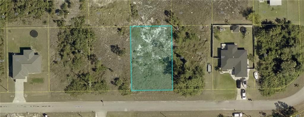 647 Central ST E, Lehigh Acres, FL 33974