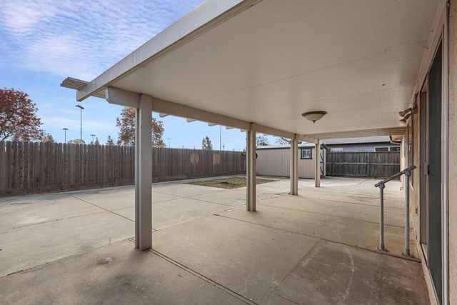 2114 Alpine Dr, Lodi, CA 95240