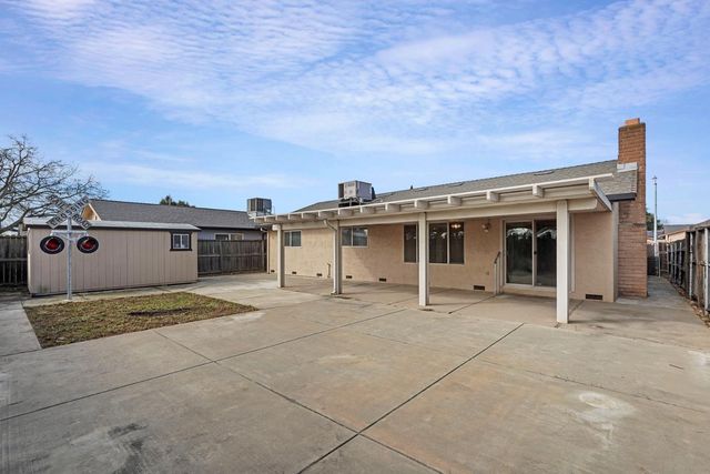 2114 Alpine Dr, Lodi, CA 95240