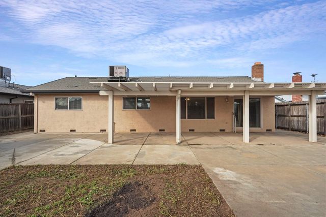 2114 Alpine Dr, Lodi, CA 95240