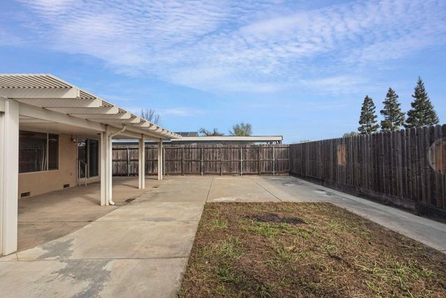 2114 Alpine Dr, Lodi, CA 95240