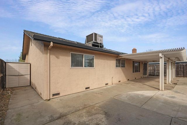 2114 Alpine Dr, Lodi, CA 95240