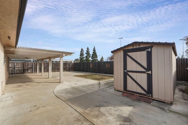 2114 Alpine Dr, Lodi, CA 95240