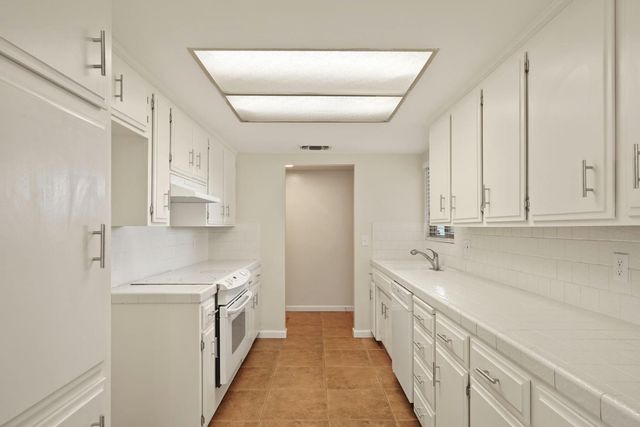 2114 Alpine Dr, Lodi, CA 95240