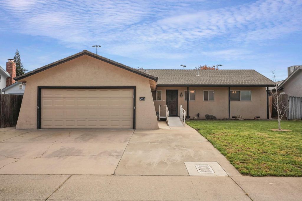 2114 Alpine Dr, Lodi, CA 95240