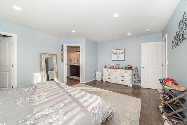 5704 Belmont Dr, Pasco, WA 99301