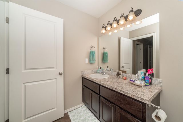 5704 Belmont Dr, Pasco, WA 99301