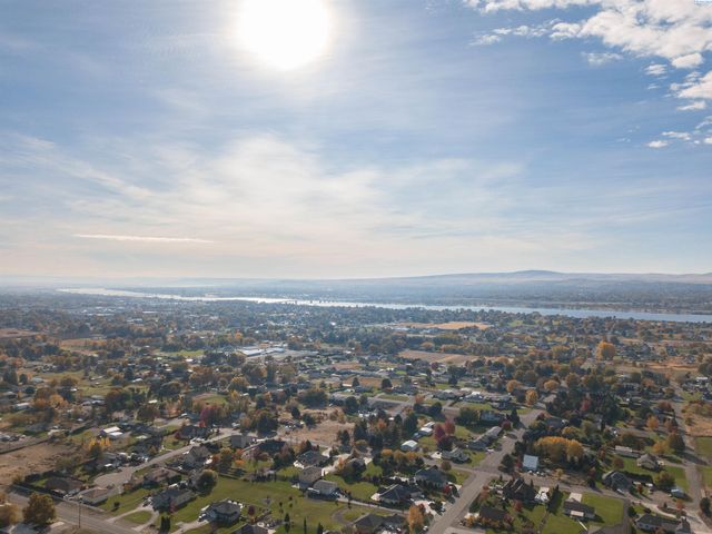 5704 Belmont Dr, Pasco, WA 99301