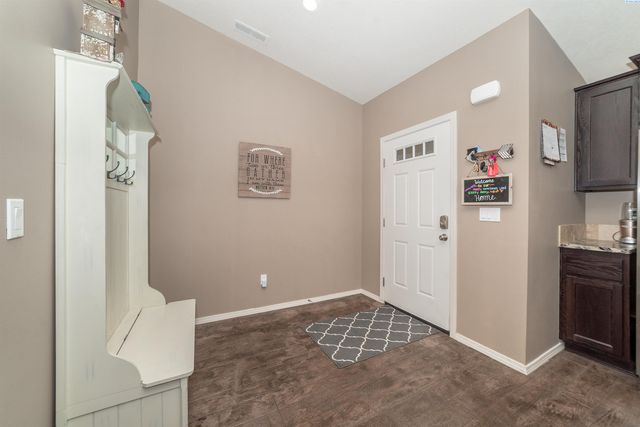 5704 Belmont Dr, Pasco, WA 99301