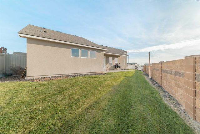 5704 Belmont Dr, Pasco, WA 99301