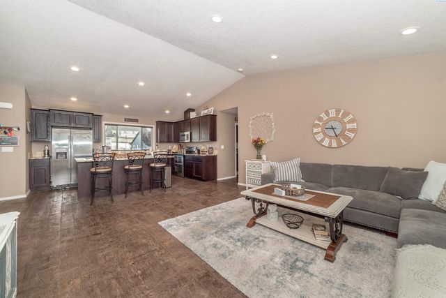 5704 Belmont Dr, Pasco, WA 99301