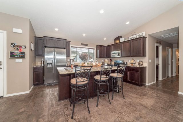 5704 Belmont Dr, Pasco, WA 99301