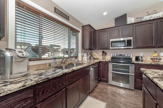 5704 Belmont Dr, Pasco, WA 99301