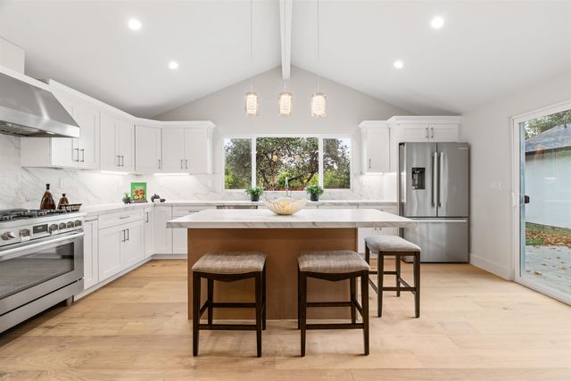 3161 Plymouth Rd, Lafayette, CA 94549