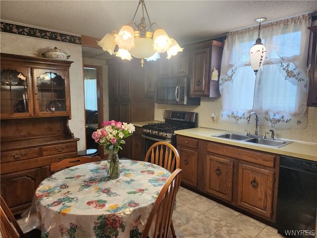 5009 Lake Shore Road, Hamburg, NY 14075