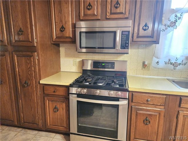 5009 Lake Shore Road, Hamburg, NY 14075