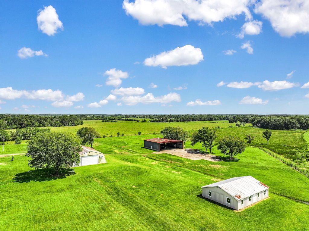 3042 Poskey Road, Anahuac, TX 77514