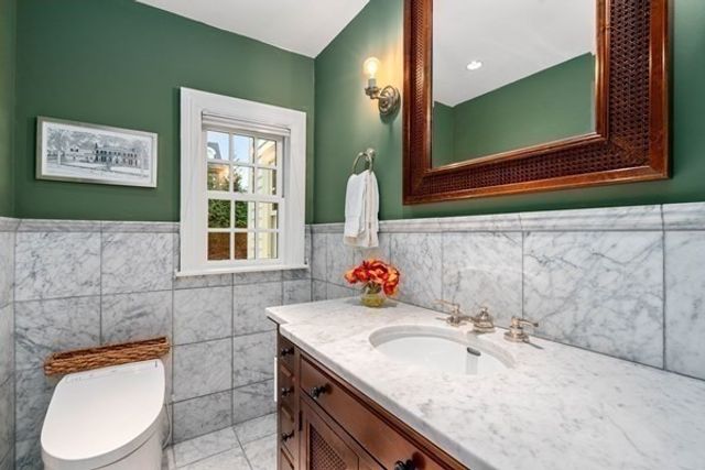 32 Pickwick Road, Newton, MA 02465