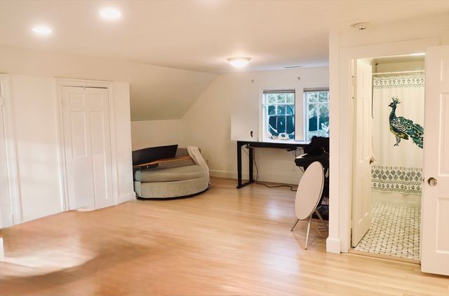 32 Pickwick Road, Newton, MA 02465