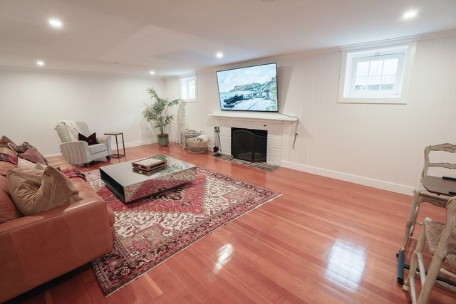 32 Pickwick Road, Newton, MA 02465